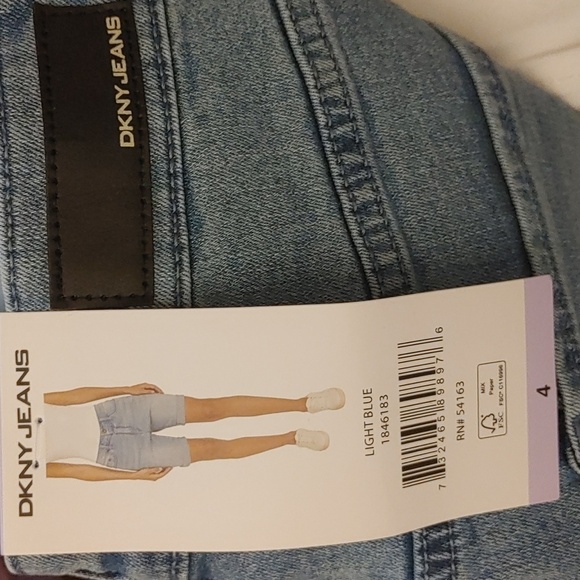NWT DKNY Women's‎ Denim Bermuda Short light blue - Picture 4 of 9